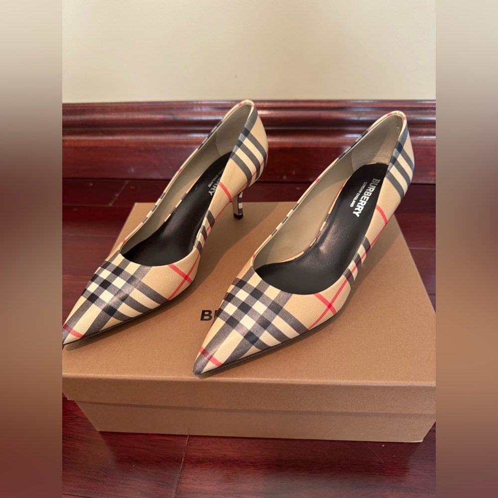 NIB- Burberry Aubri Pumps in Archive beige - Picture 2 of 8